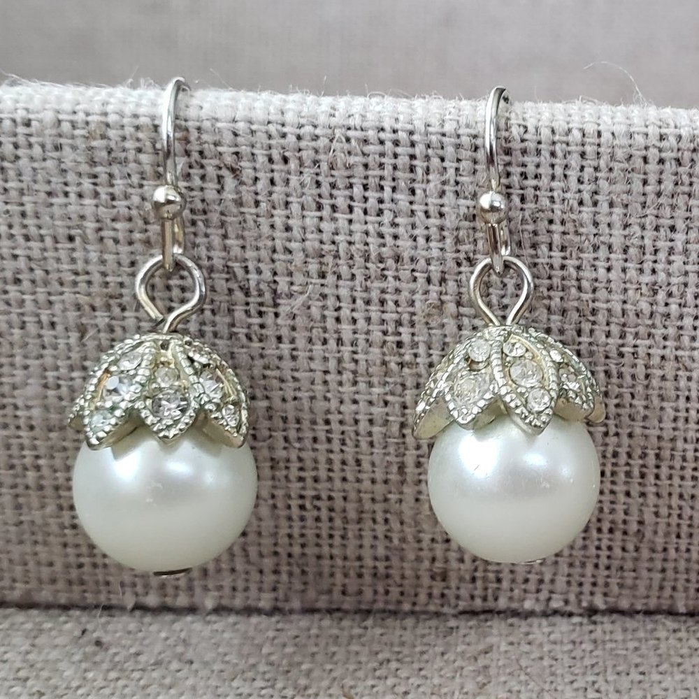 Ann Taylor Gold and Pearlized Drop Earrings